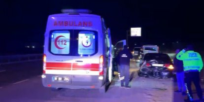 D100’de iki otomobil çarpıştı: 2 yaralı