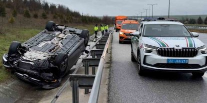 Takla atan otomobilden yara almadan kurtuldular