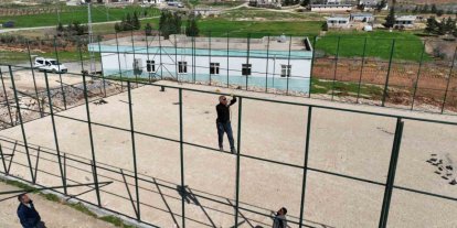 Olukyanı ve Payamlı halı sahaları tamamlanıyor