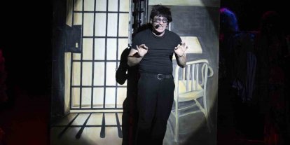 Mersin’de tiyatro şöleni ‘Eyvah Nadir’ ile sona erdi