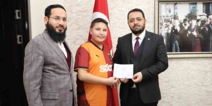 Bayram harçlıklarını Filistin’e bağışladı