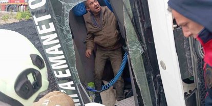 Samandağ’da devrilen tırın sürücüsü yaralandı