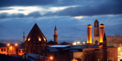 Karapapaklardan Erzurum üzerinden cepheye 650 deve