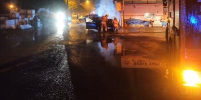 İskenderun’da otomobil yangını