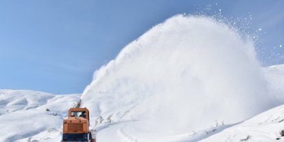Hakkari’de 74 yerleşim yerinin yolu ulaşıma kapandı