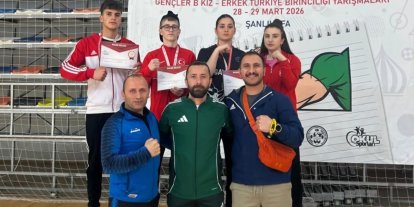 Bayburtlu öğrenciler bilek güreşinde Türkiye dereceleri elde etti