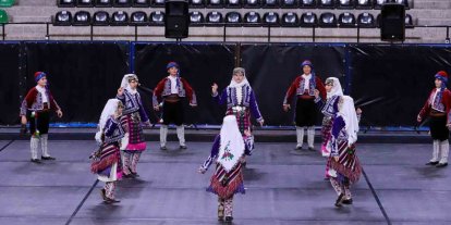 Denizli’de halk oyunları şöleninde finalistler belli oldu