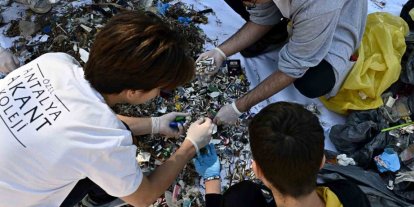 Lara Sahili’nde öğrencilerden bilimsel temizlik