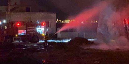 Osmaniye’de karton fabrikasında çıkan yangın söndürüldü