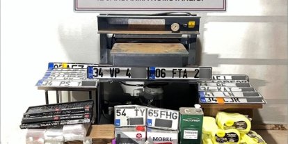 İkametlerini sahte plaka atölyesine çeviren 3 şahıs gözaltına alındı