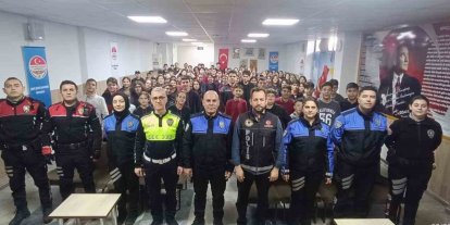 Polis ekiplerinden ortaokul öğrencilerine yönelik eğitim