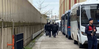 Kocaeli’de 3 kişinin öldüğü silahlı saldırıya ilişkin 9 şüpheli adliyede