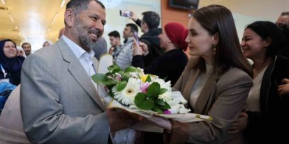 Mardin’de "Aile Yılı" kapsamında umreden dönen çiftlere duygusal karşılama