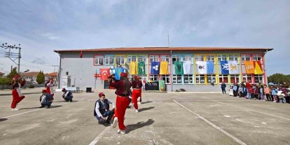 Sarıgöl’de 400 fıstık çamı toprakla buluştu