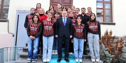 Kağızman Anadolu Lisesi Kız Takımı, Valilikte Ağırlandı