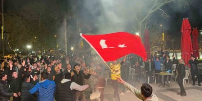 Osmaniyeliler meşalelerle tarihi zaferi kutladı