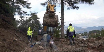 Mersin’de heyelan bölgesinde hasar gören içme suyu hattı onarıldı