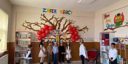 Kars’ta köy okulunda tiyatro coşkusu: Öğrencilerden renkli gösteri