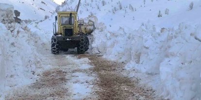 Yurda bahar geldi, Ovacık’ta karla mücadele sürüyor