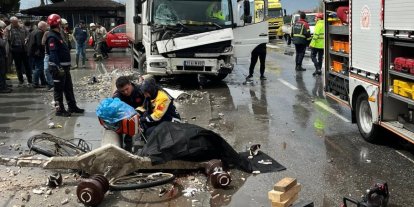 Beton direğin altında kalan bisikletli hayatını kaybetti