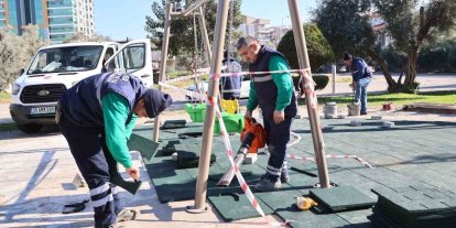 Efeler’deki parklarda yenileme çalışmaları sürüyor