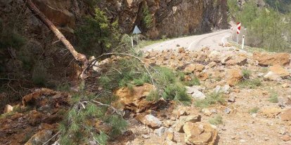 Feke-Saimbeyli kara yolu ulaşıma kapandı