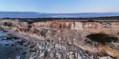 Turizm merkezi Bozcaada’daki Polente Burnu’nda göçük