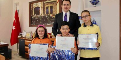 Hisarcık’ta "Kitap kurdu" öğrencilere Kaymakam Atam’dan ödül