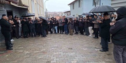 Hisarcık’tan 21 kişilik umre kafilesi dualarla uğurlandı