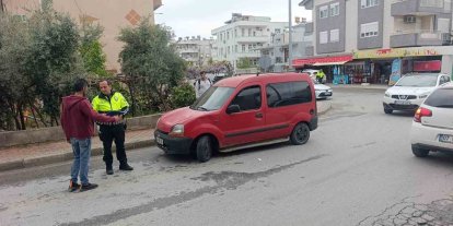 Yayanın aracın altında kaldığı kaza kamerada