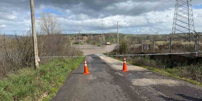 Çanakkale’de Kocabaş Çayı taştı: Köy yolu ulaşıma kapandı