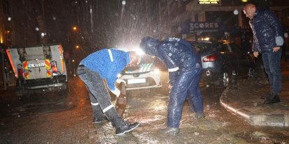 Marmaris’te belediye ekiplerinden gece boyunca ’sağanak ve fırtına’ mesaisi