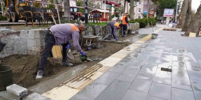 Isparta’da Atatürk Parkı altındaki kaldırım yenileniyor