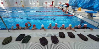 Akçaabat’ta minik yüzücüler yetişiyor