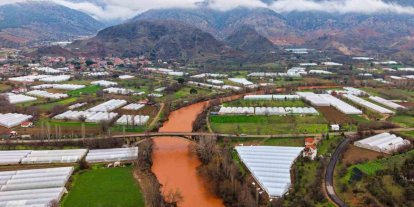 Yağmur sonrası Sakarya Nehri’nin rengi değişti
