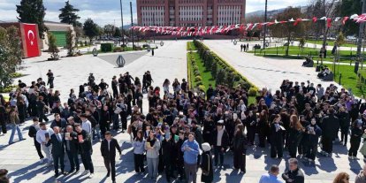 Öğrenciler, İstiklal Meydanı’nda kitap okudu