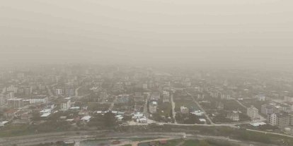 Libya’dan gelen çöl tozu Hatay’ı yuttu