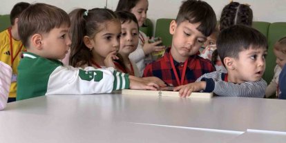 Kartepe’de minikler Kütüphaneler Haftası’nı müzikli masallarla kutladı