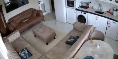 Van’da 5.2 büyüklüğünde deprem: Sarsıntı anı kamerada