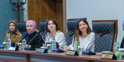 Üniversite yönetimi öğrenci temsilcileriyle bir araya geldi