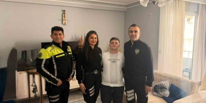 Down sendromlu Melik’e polis ekiplerinden doğum günü sürprizi