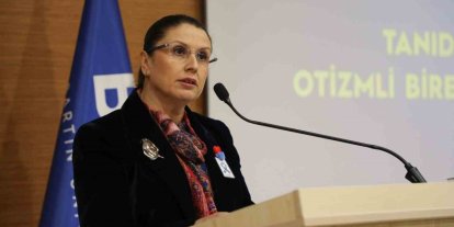 BARÜ’de otizmde tanıdan yetişkinliğe uzanan süreç uzmanlar tarafından anlatıldı