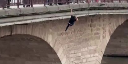 Köprüden nehre atlayan şahsı ekipler kurtardı: O anlar kamerada