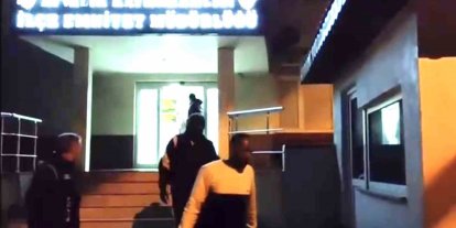 Ayvalık Polisinden sağanak yağmur altında göçmen avı