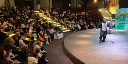 Darıca’da çocuklar hafta sonunu tiyatroyla değerlendiriyor