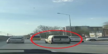 Peş peşe makas attı, trafiği tehlikeye düşürdü