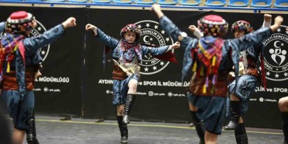 Halk oyunları ekipleri birincilik için ter döktü