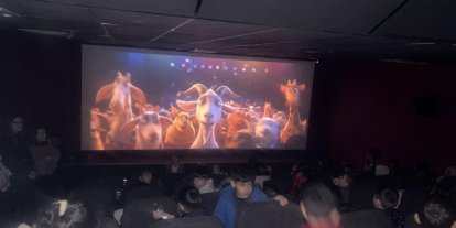 Şırnak Belediyesi’nden miniklere sinema sürprizi