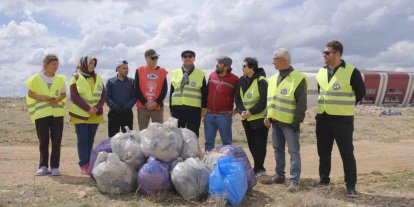 Karaman’da "Bugün temizle, yarın nefes al" sloganıyla doğaya atılan çöpler toplandı