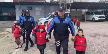 Minik öğrencilerden emniyete ziyaret